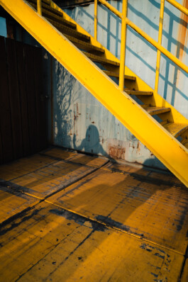 Schaduwen van dansende mensen op de dansvloer bij Lofi in Amsterdam ZWTSR Fotografie