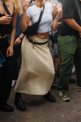 Overzichtsfoto van dansende mensen tijdens de show van Dj Zisko bij Intercell in Amsterdam ZWTSR Fotografie