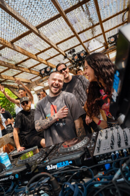 Overzichtsfoto van Dj's Alarico en Bianka bij Intercell in Amsterdam ZWTSR Fotografie