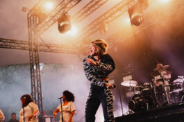 Selah Sue tijdens een optreden in het Openluchttheater de Goffert in Nijmegen ZWTSR Fotografie