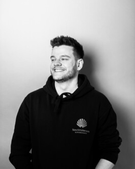 Portretfoto van Jesse Wensing, Eigenaar van Studio ZWTSR ZWTSR Fotografie